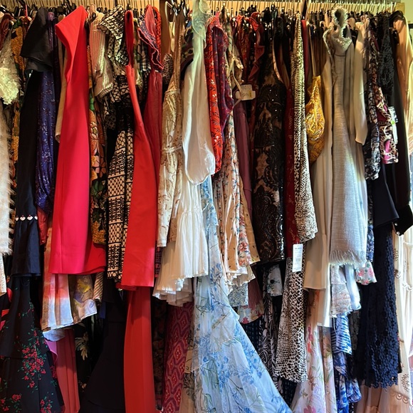 NWT RESELLER DRESS BOX - Picture 2 of 6